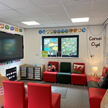 red seats in a circle and tv on the wall