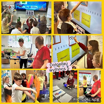 Dolgellau group doing tasks using the whiteboard