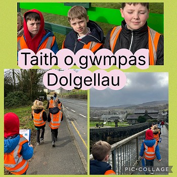 chlildren going on a walk around Dolgellau