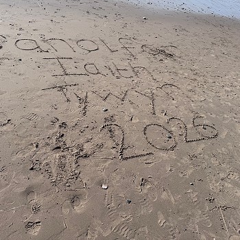 canolfan iaith tywyn 2026 drawn into sand