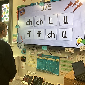 student looking at the welsh alphabet